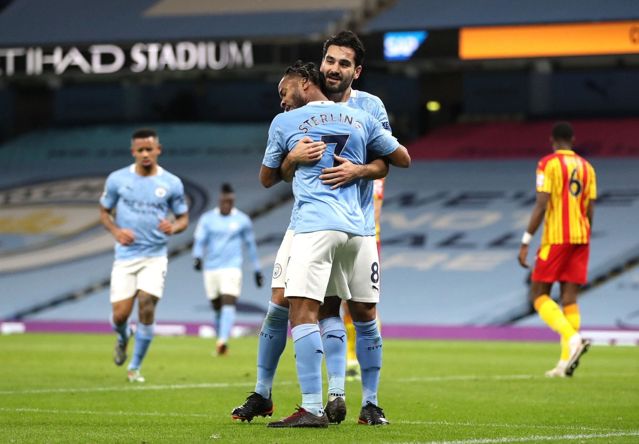 免提前庆功 免提前庆功